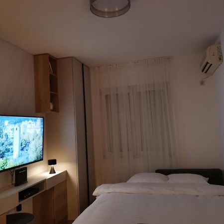 Studio Apartment Art Zone Подгориця Екстер'єр фото